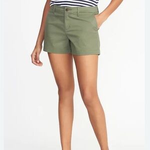 Old Navy olive green mid rise everyday shorts, size 6